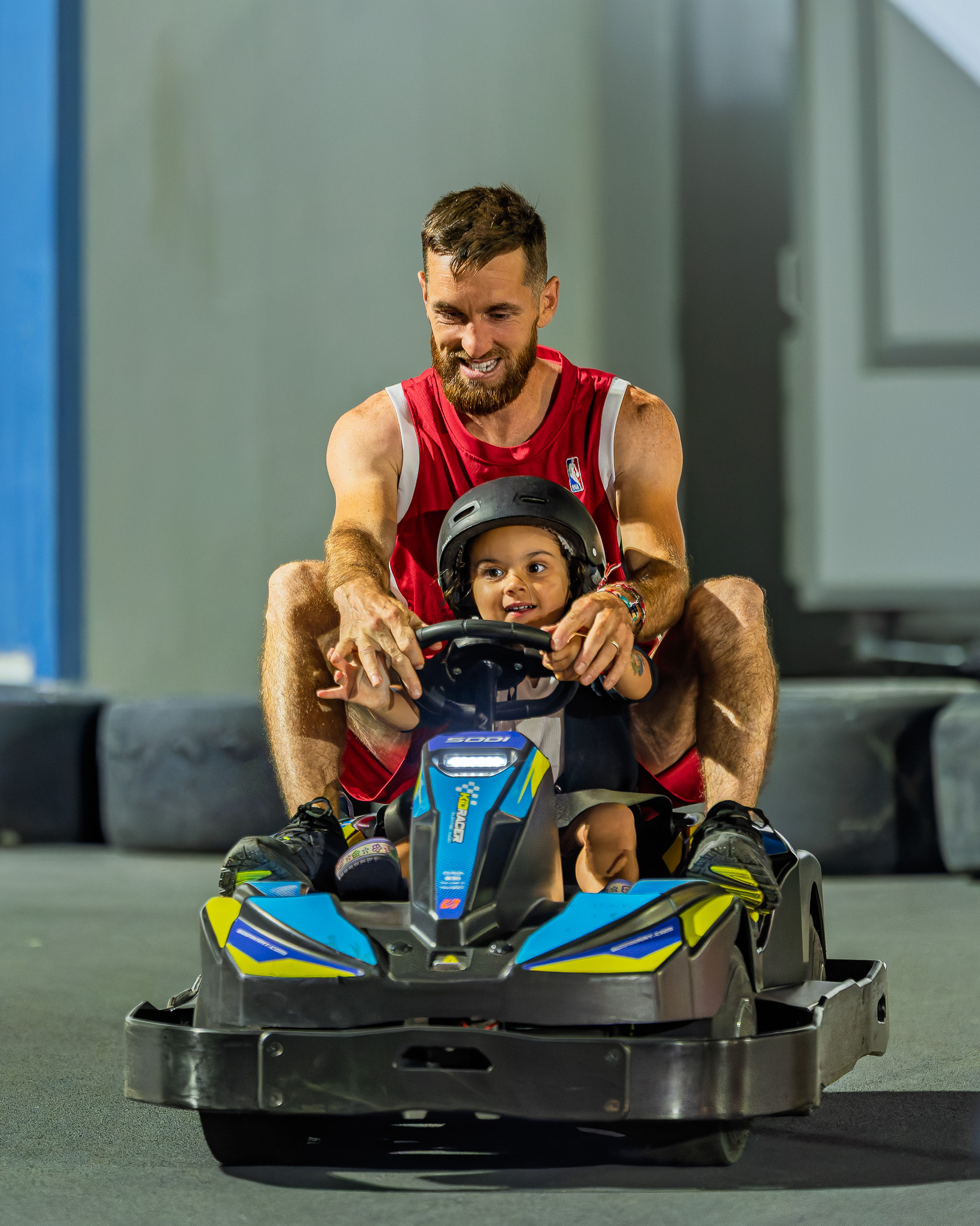 Parent et enfant en biplace